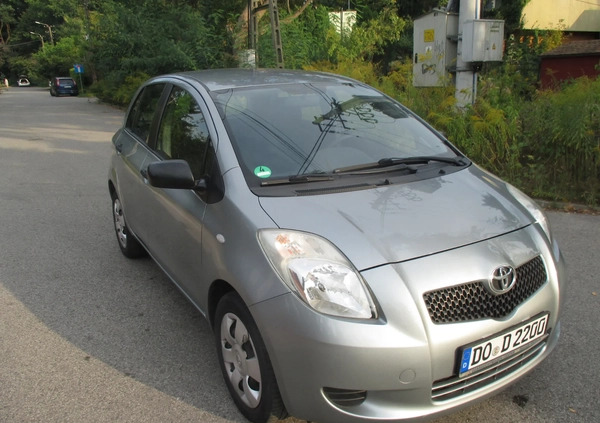 Toyota Yaris cena 17900 przebieg: 187000, rok produkcji 2009 z Warszawa małe 79